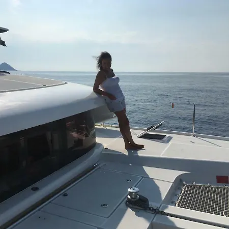 Botel Agorà *